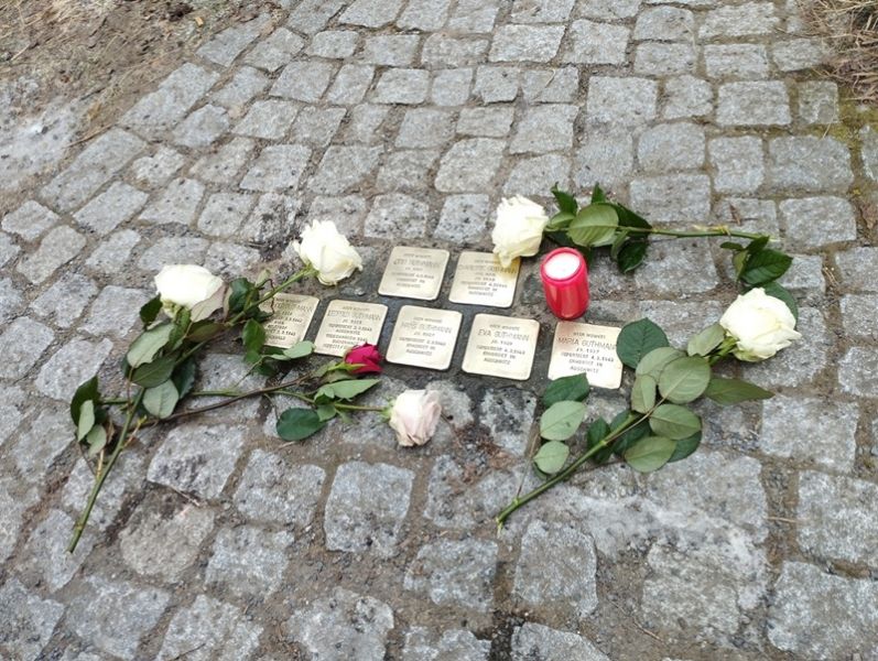 Stolpersteine Lemkestr..jpg